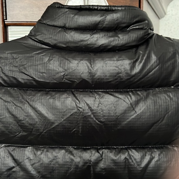 J Crew black Down puffer vest. Size XS in Excellent condition. - Picture 7 of 10